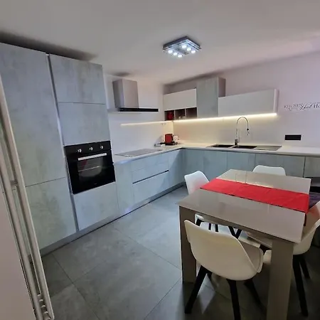 Le 4 Stagioni, In Appartement *