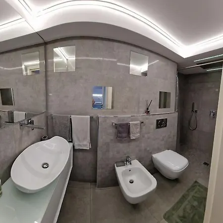 Le 4 Stagioni, In Apartman
